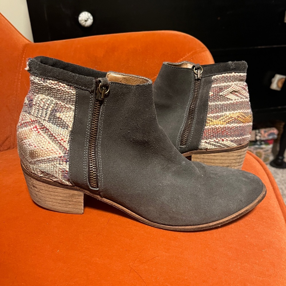 COWBOY CHIC Patterned Howsty Ankle Boots